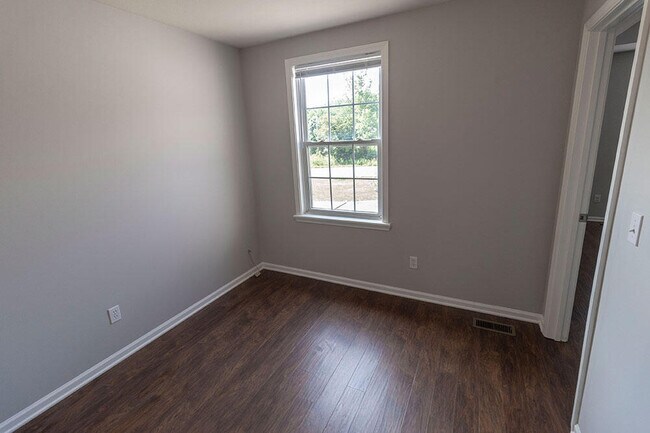 Building Photo - 1945 Center St