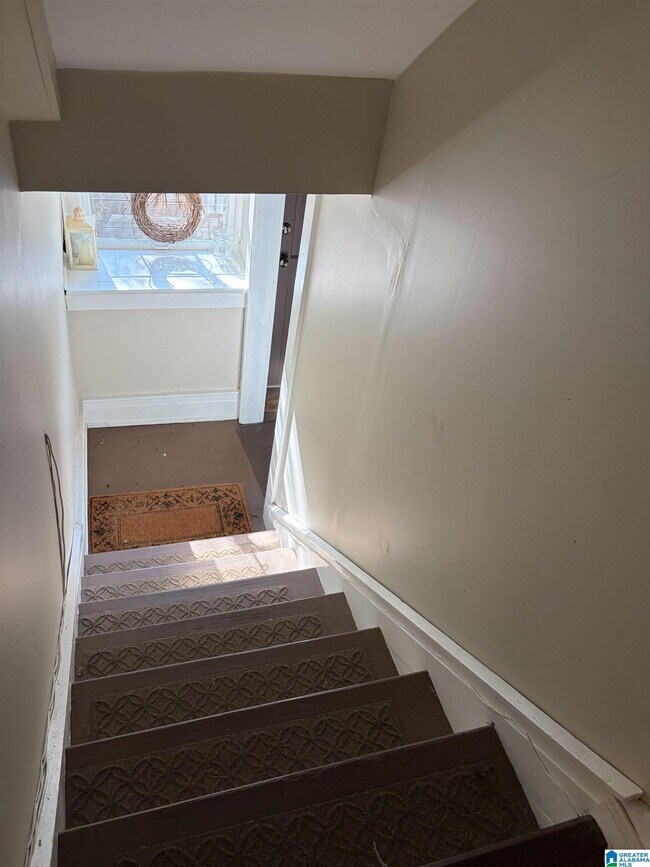 Building Photo - 2717 Caldwell Ave S