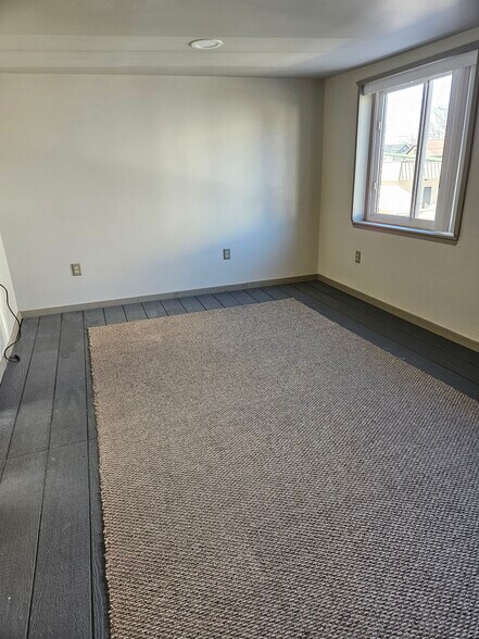Bedroom hardwod fl - 142 W Front St