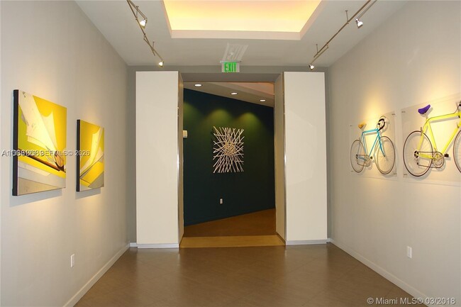 Building Photo - 1900 N Bayshore Dr