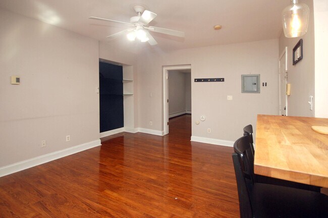 Building Photo - 109 Bowers St
