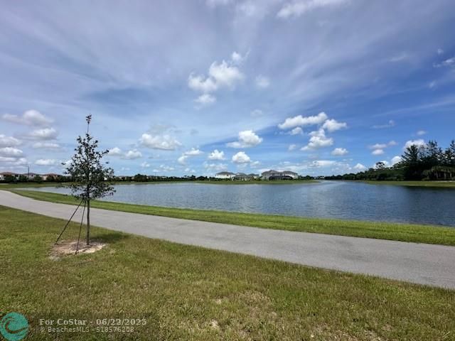 Building Photo - 4658 Longwood Lake Sq