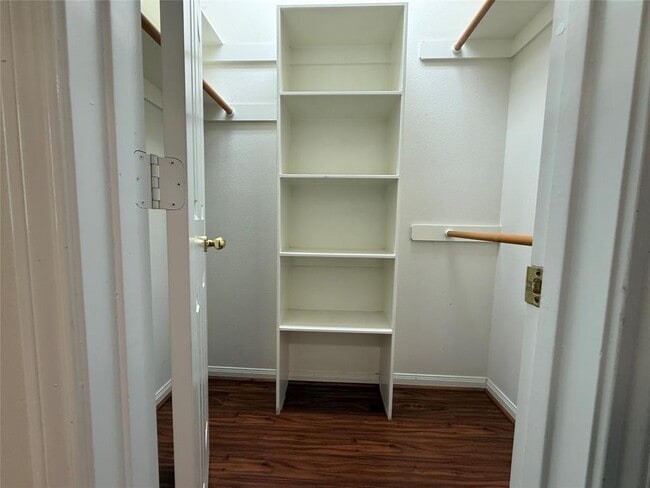 Building Photo - 13815 Pickford Knolls Dr