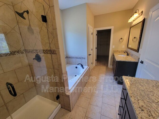 Building Photo - 841 Herrington Dr