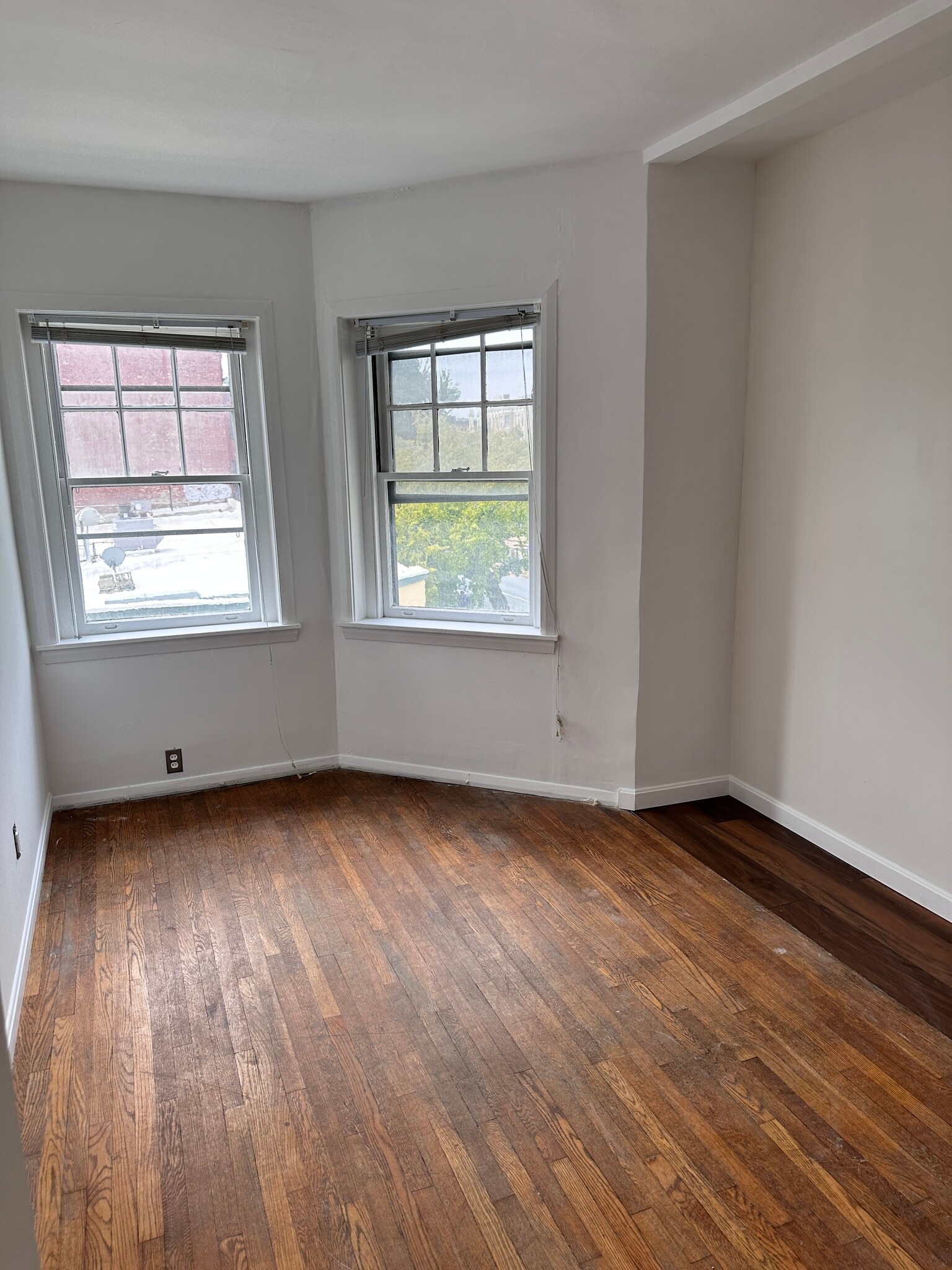 Building Photo - 923 Beacon St