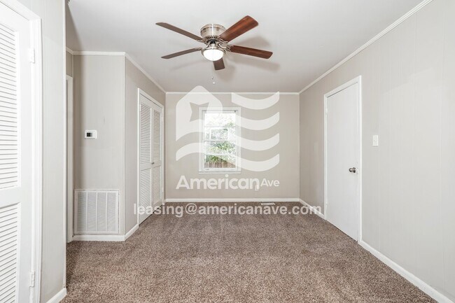 Building Photo - 102 Oakdale Dr