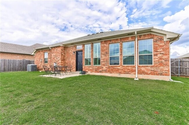 Building Photo - 713 Heather Wood Dr