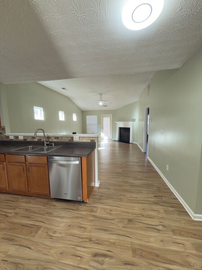 Building Photo - Charming 3/2 in Dallas, GA