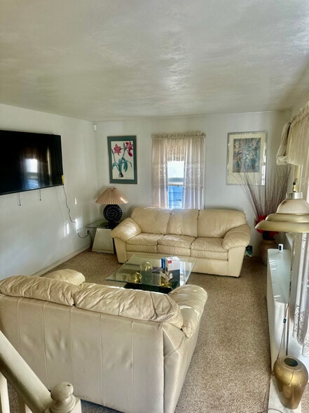 Building Photo - 151 Warner St