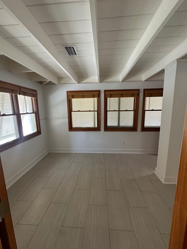 Building Photo - 1207 N Atlantic Ave