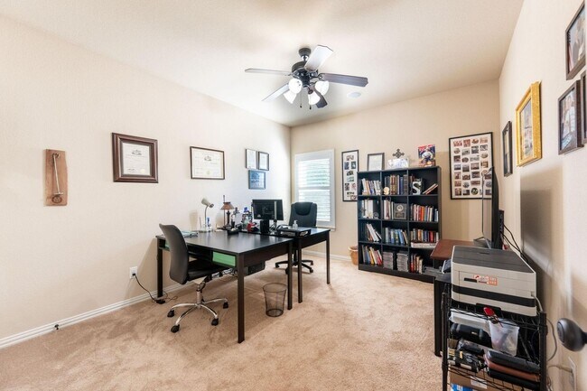 Building Photo - 810 Miramar Dr