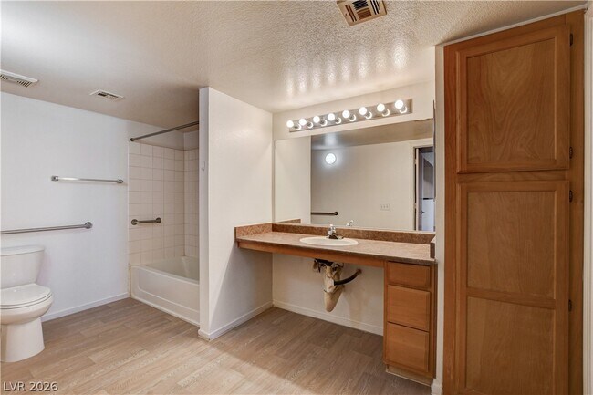 Building Photo - 45 Maleena Mesa St