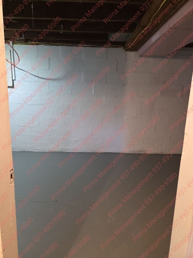 Building Photo - Great 3 bed 2 bath with AC close to everything!