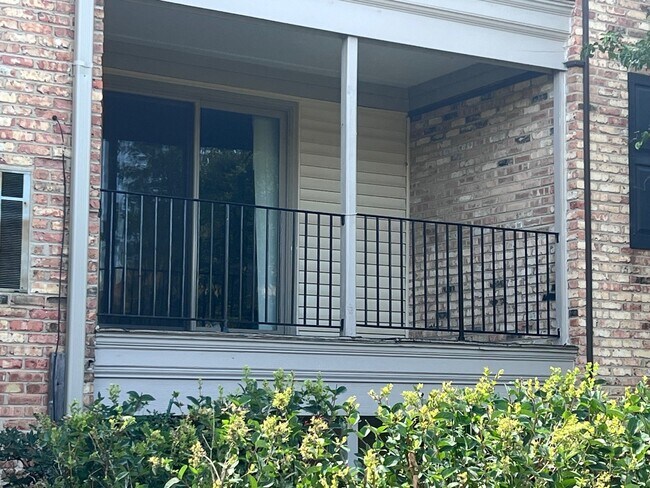 Building Photo - 1750 Fayette Walk