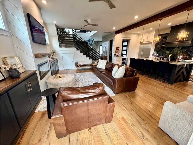 Building Photo - 805 Cordell St