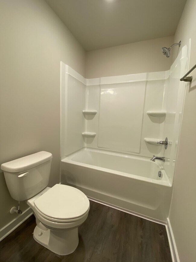 Building Photo - 130 Ridgeview Cir