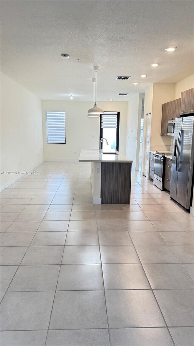 Building Photo - 8005 NW 104th Ave