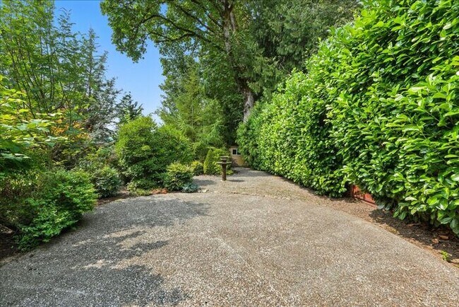 Building Photo - Charming Single-Level 3-Bedroom Home for R...