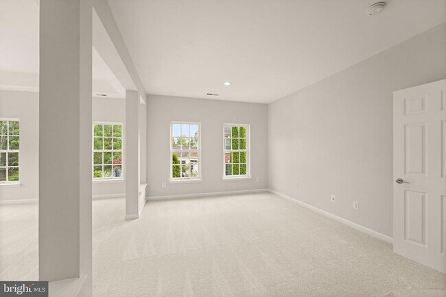 Building Photo - 43620 Merchant Mill Terrace