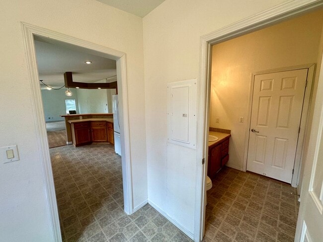 Building Photo - 3 Bedroom 2 Bath nestled in Grass Valley