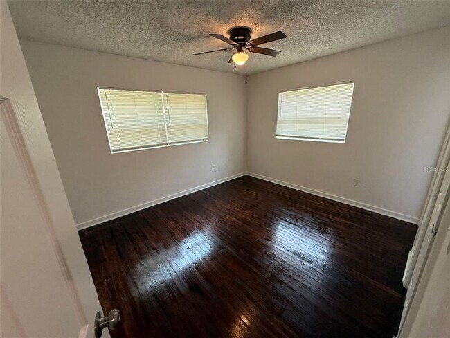 Building Photo - 5104 Londonderry Blvd