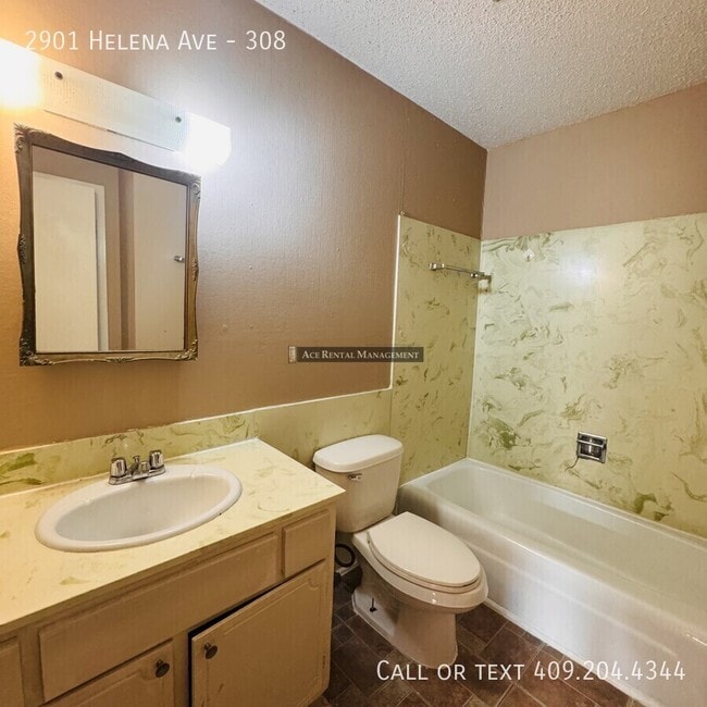 Building Photo - 2901 Helena Ave