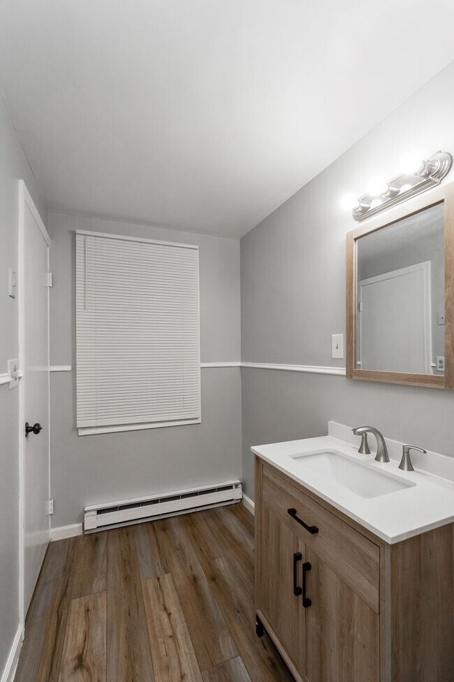 Building Photo - 137-139 Main St