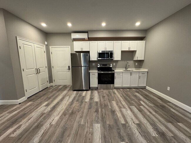 Building Photo - 1473 N Shore Rd