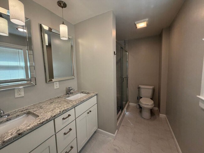 Building Photo - 208 Woodland Dr