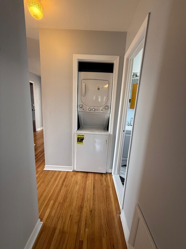 Building Photo - 4 Sayles St