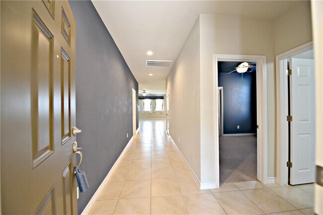 Building Photo - 549 John Muir Trl