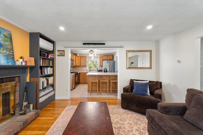 Building Photo - 203 Linwood St