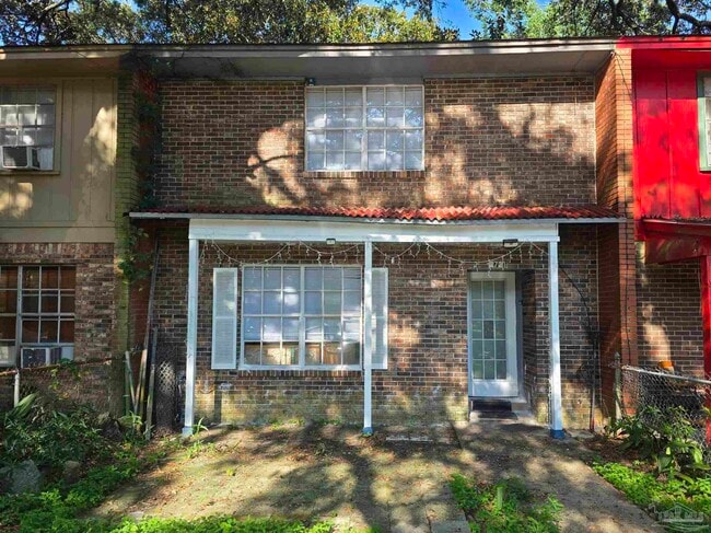 Primary Photo - 2721 N M St