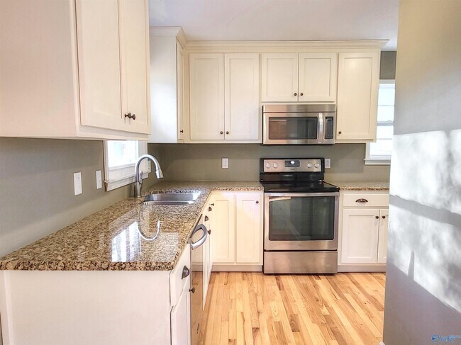 Building Photo - 6612 Robinhood Ln NW