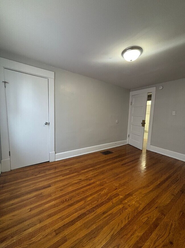 Building Photo - Charming & Updated Two-Story 2 Bedroom / 1...