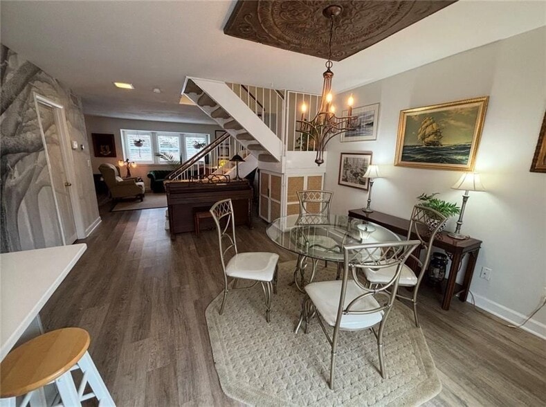 Building Photo - 7094 Stonington Dr NE