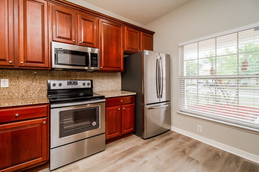 Building Photo - 2034 Meadow Pond Way