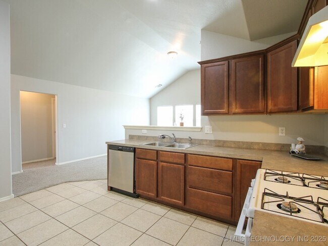 Building Photo - 16052 S 83rd E Ave