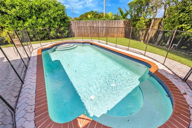 Building Photo - 16000 SW 91st Ct