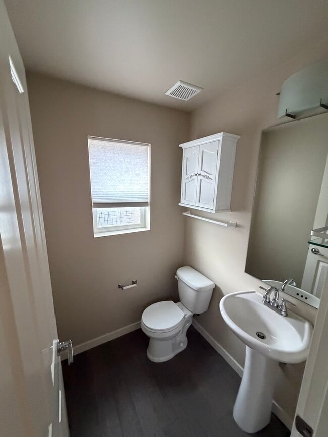 Building Photo - Renton Highlands newer 2bd Townhome For Rent!