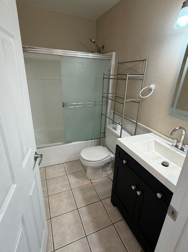 Building Photo - 1BED/1BATH Condo Located in a Quiet Area of Downtown Concord, Ca!!