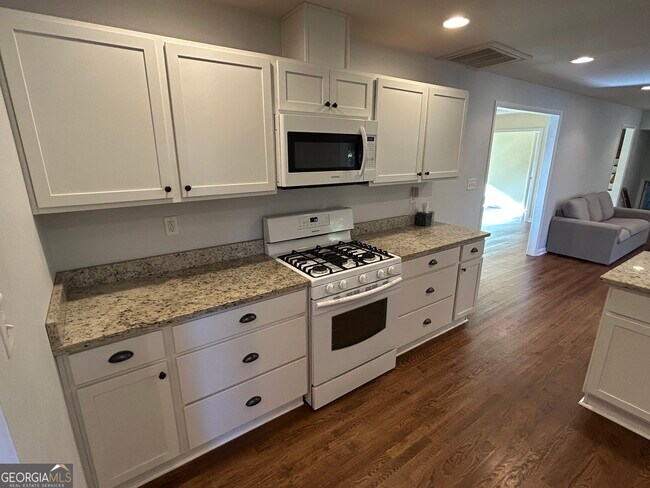 Building Photo - 116 Colonial Dr