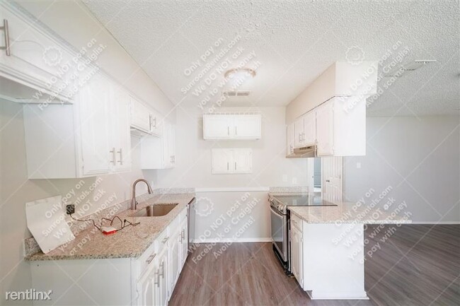 Building Photo - 704 Lynne Ln
