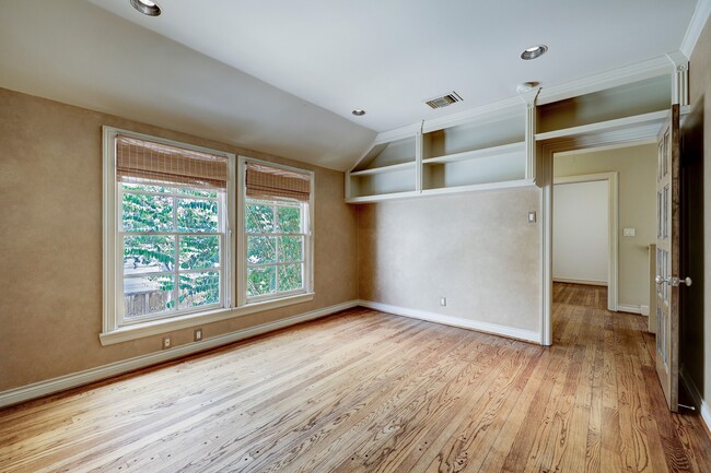 Building Photo - 3020 San Felipe St