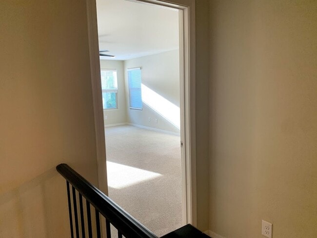 Building Photo - 4 BEDROOM PLUS LOFT, BUILT IN BBQ WITH COMMUNITY POOL