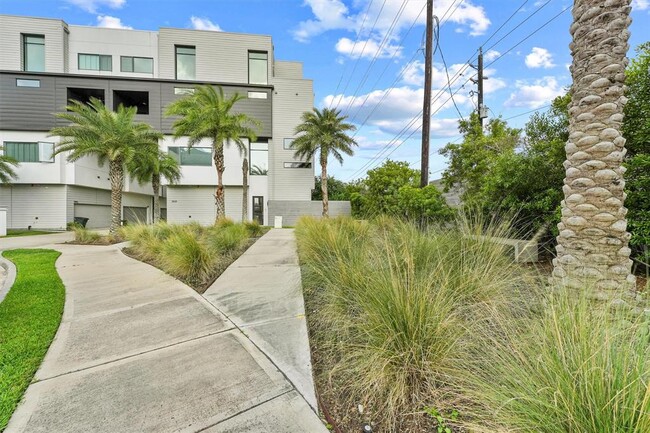 Building Photo - 5854 E Post Oak Ln