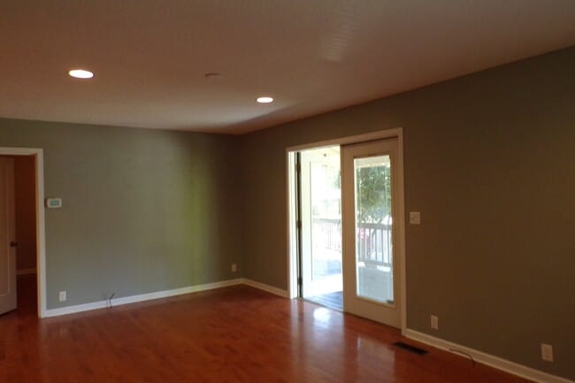 Building Photo - 1420 Dollar St
