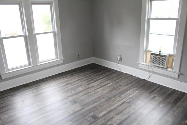 Building Photo - 142 N Lancaster St