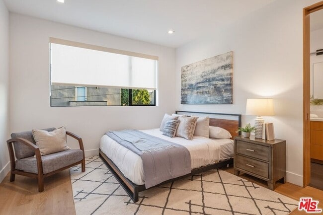 Building Photo - 722 Marine St