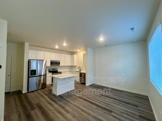 Building Photo - 299 Condor Wy
